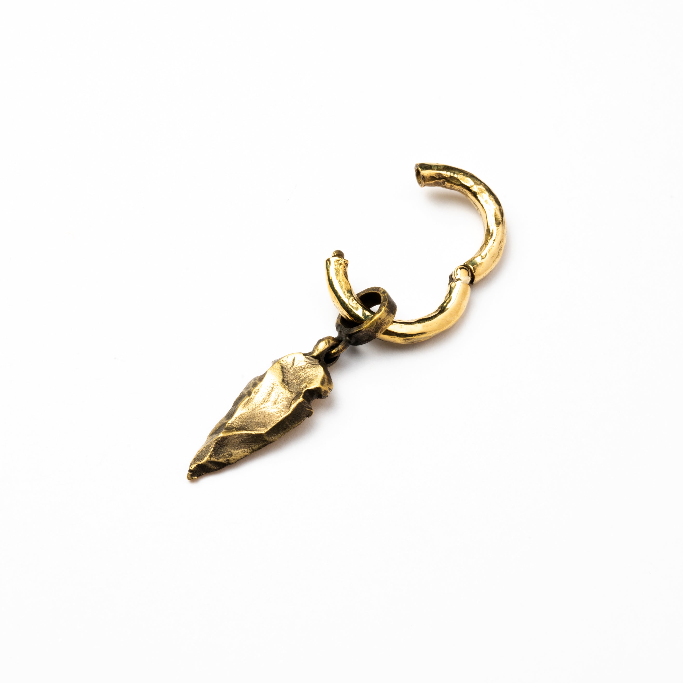single golden brass hammered hoop ear weight hanger with arrowhead pendant open mode view