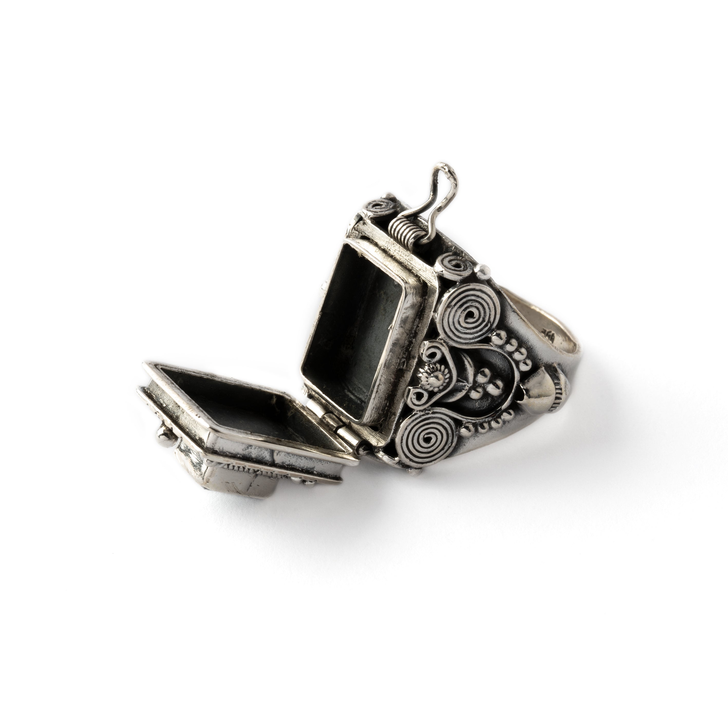 925 Silver box ring with black Onyx open mode view