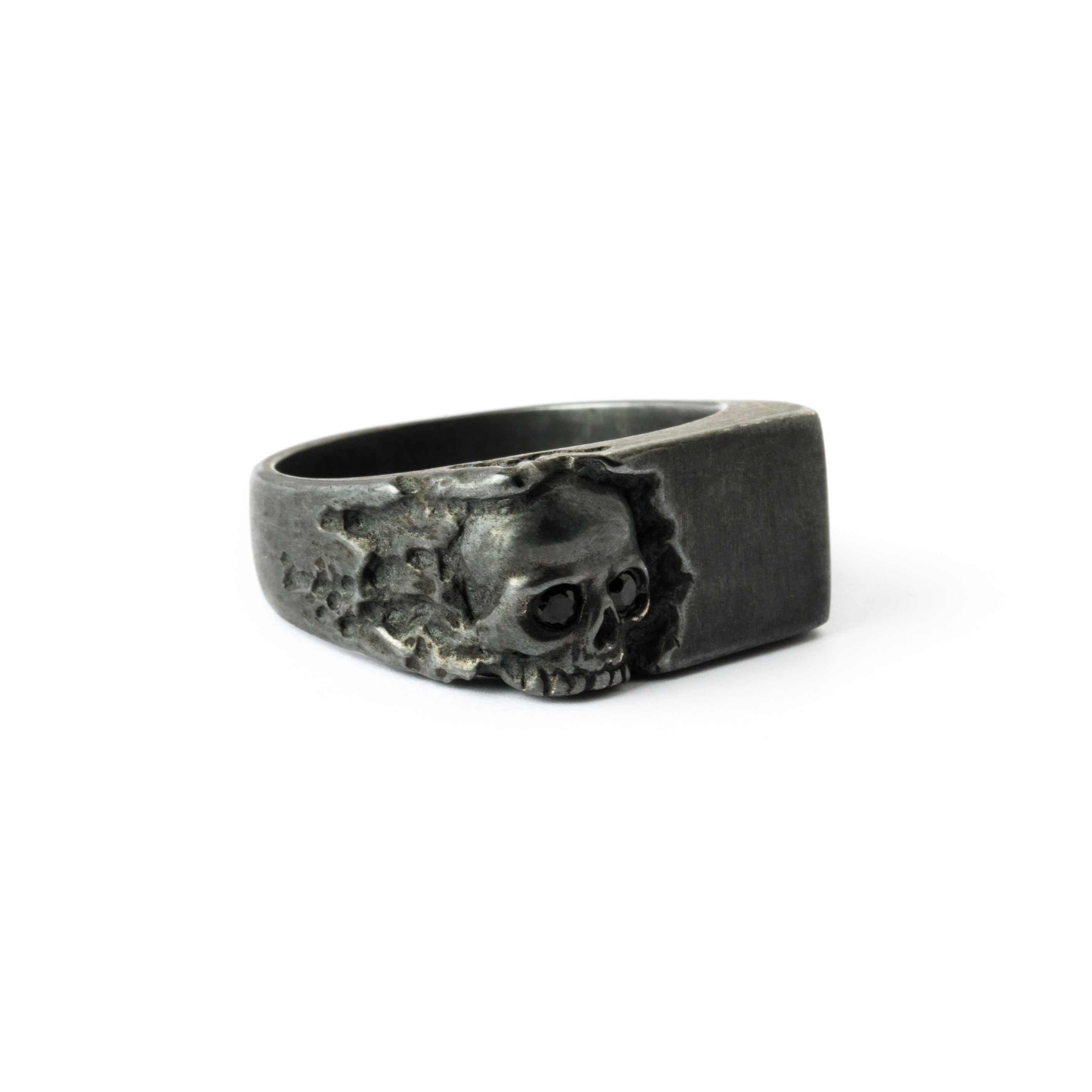 Break Free Skull Black Silver Ring right side view