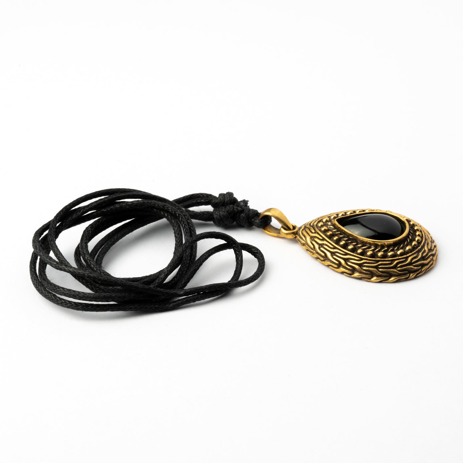 Teardrop shaped pendant with black Onyx stone encircled by Celtic ornaments. Black Onyx is a crystal to guide your spiritual journey by bringing the true reflection of your soul.   Material: Brass, Black Onyx Nickel, cadmium and lead free. Dimension: H 40mm , W 30mm Comes on an adjustable black cotton string.