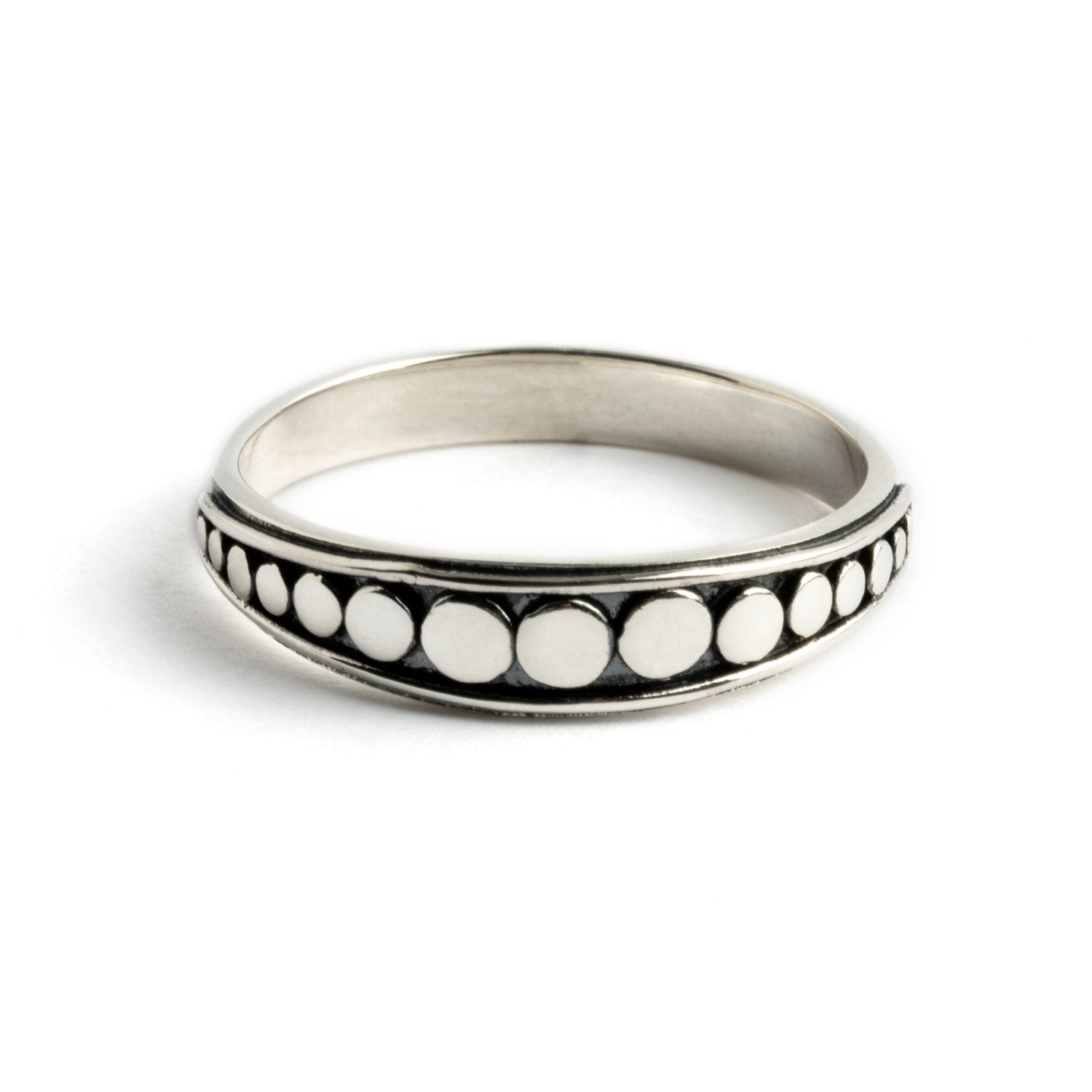 dotted silver band ring front view