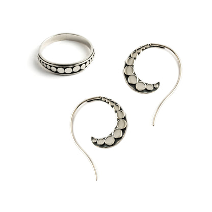 dotted silver band ring with matching earrings