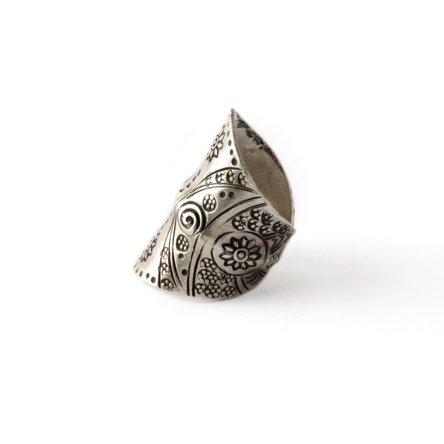 95% tribal silver long finger ring with etched tribal motifs dide view