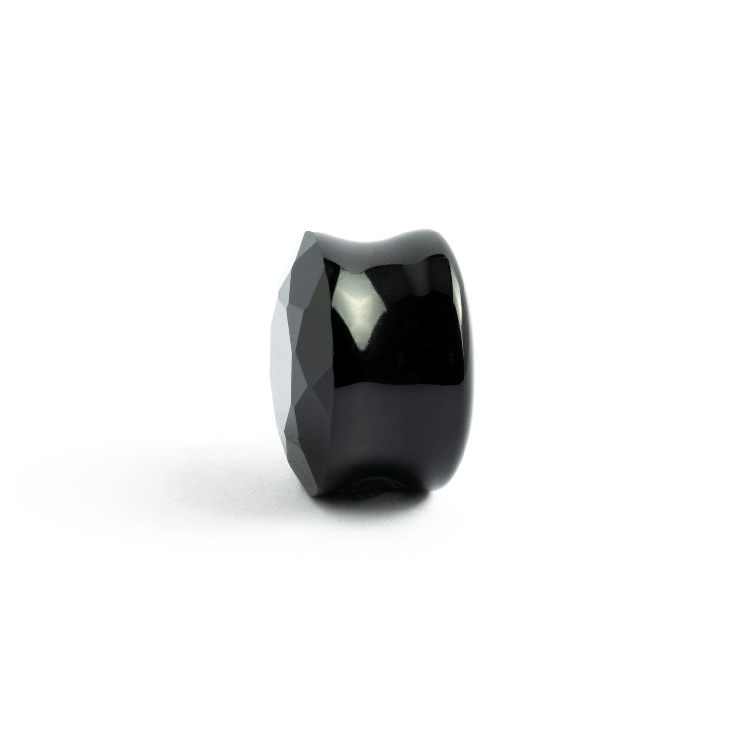 single faceted black onyx ear plug side view