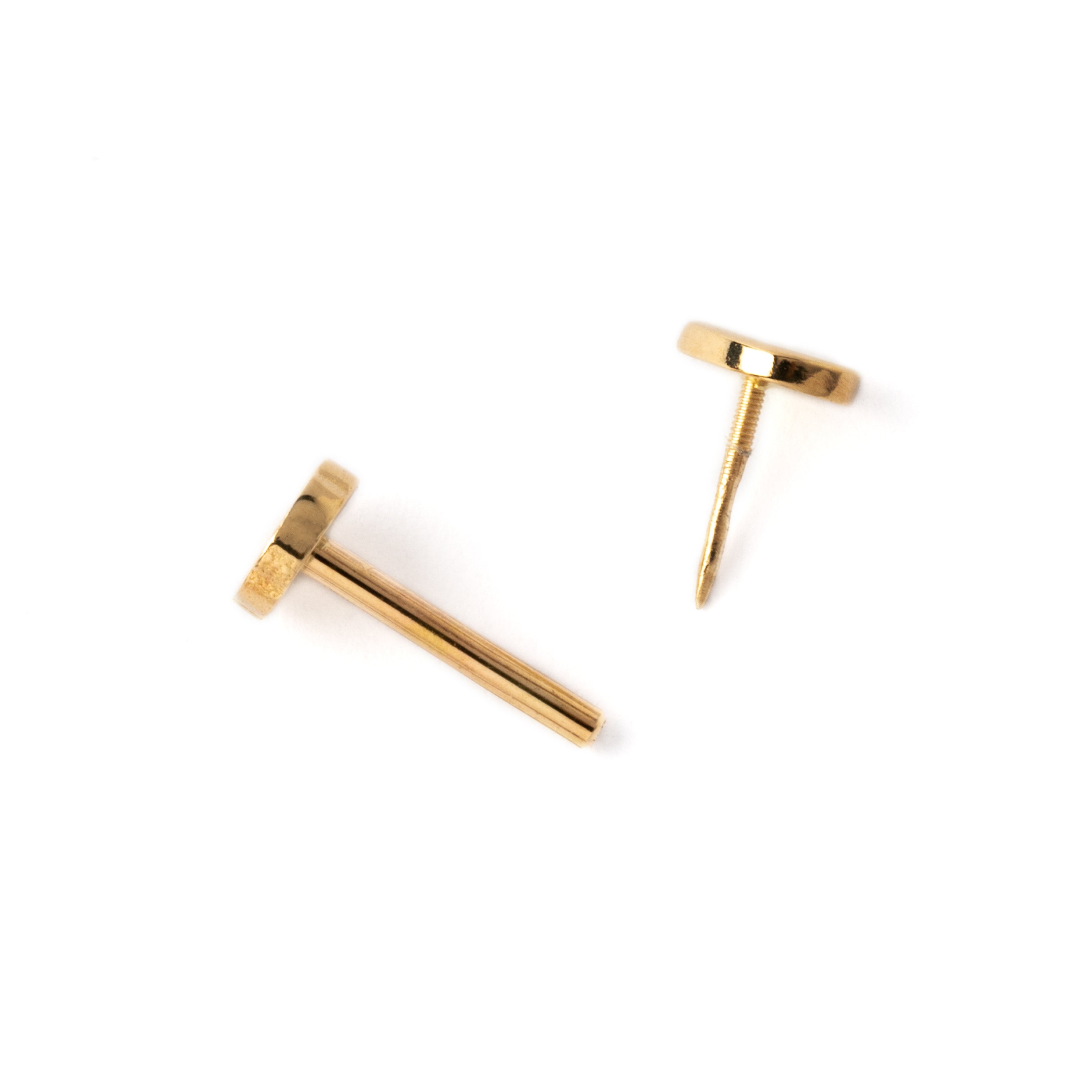 14k Gold internally threaded screw back earring 1.2mm (16g), 8mm, teardrop labret stud closure view
