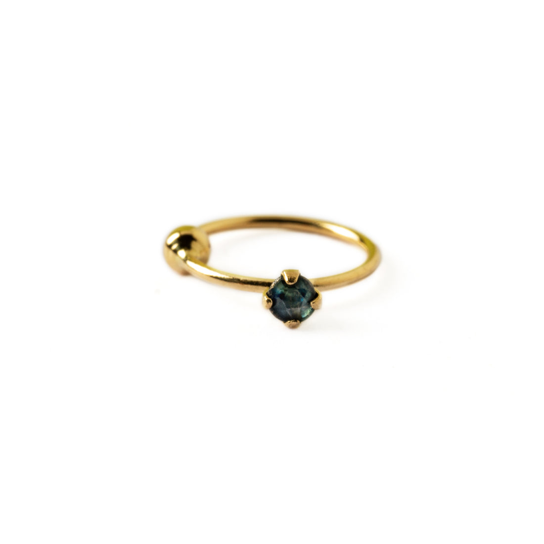 14k Gold nose ring with Sapphire frontal view