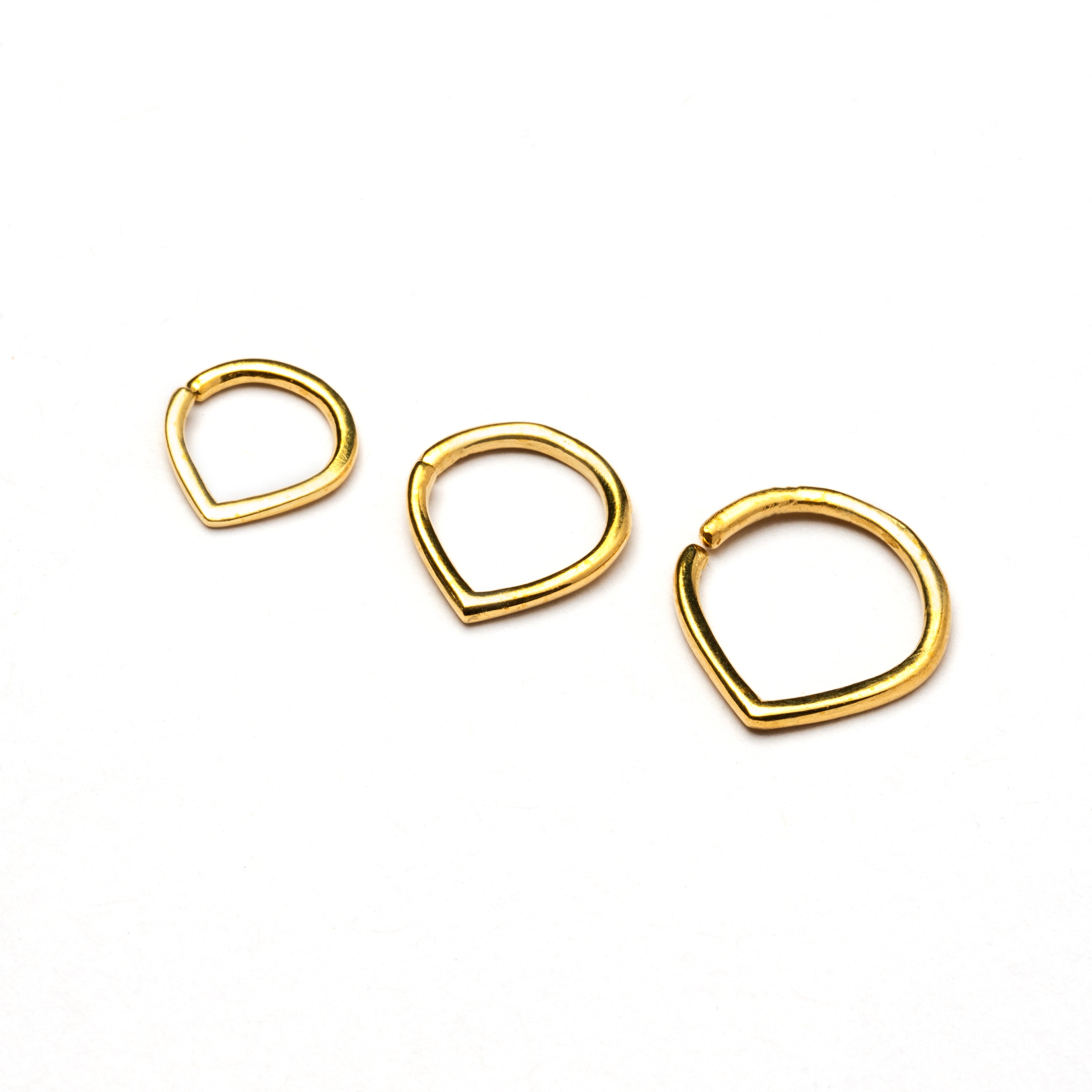 6mm, 8mm, 10mm Golden teardrop septum rings side view