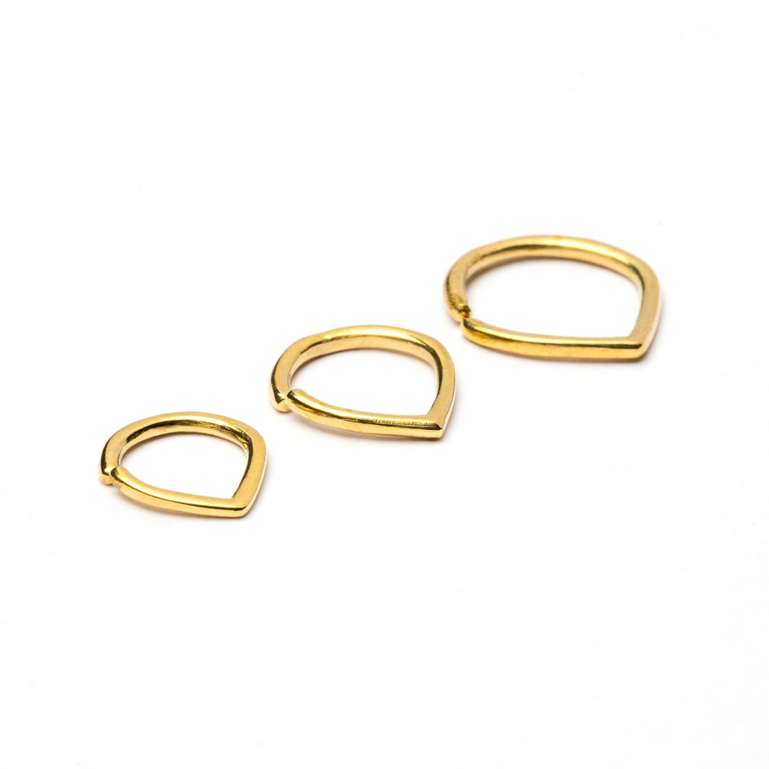 6mm, 8mm, 10mm Golden teardrop septum rings side view