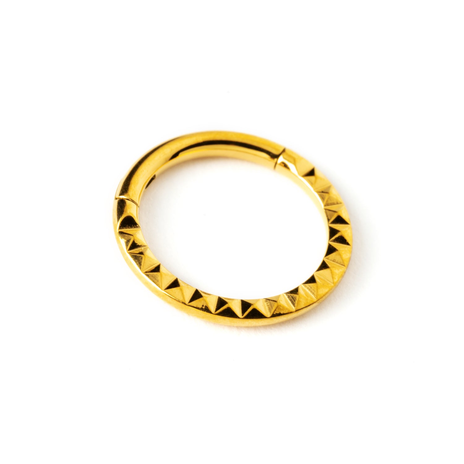 Giza gold surgical steel clicker ring with 3d pyramid patter right side view 