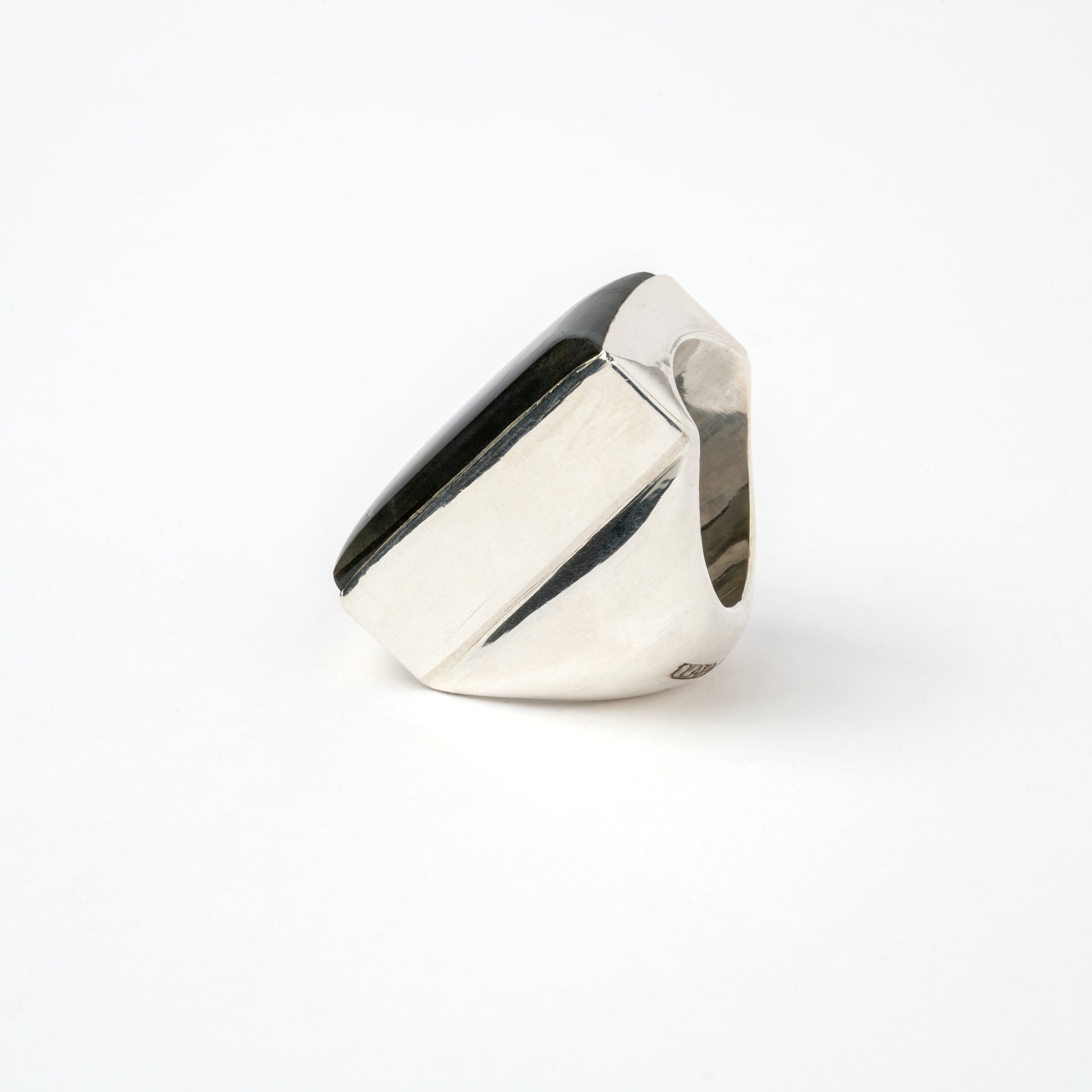 Hallmarked Silver Ring with stunning Labradorite