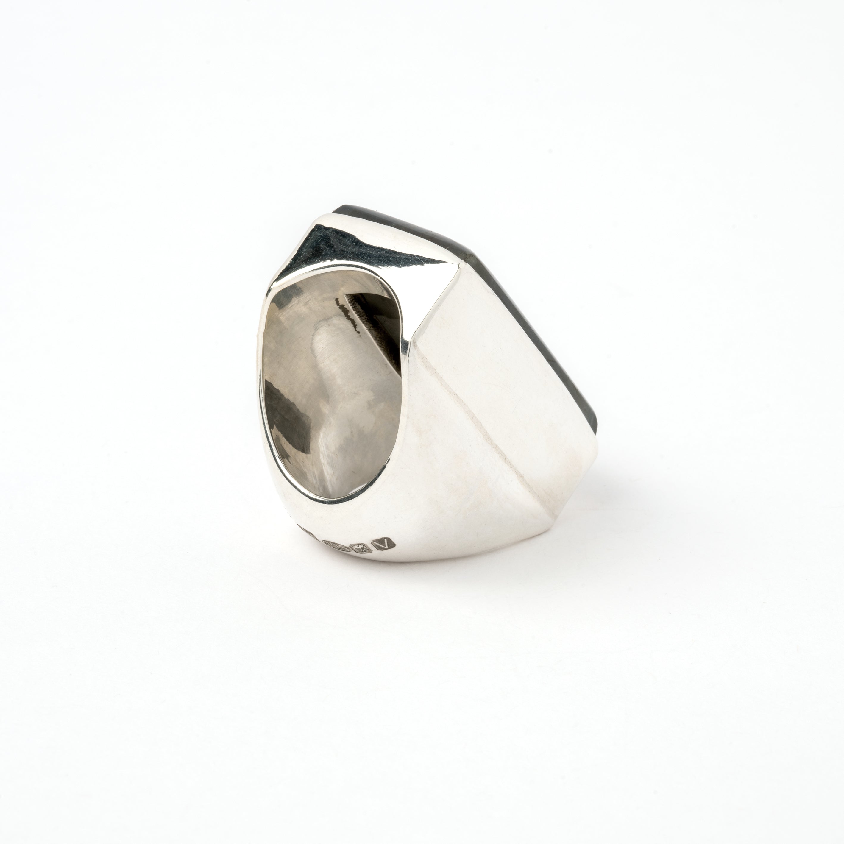 Hallmarked Silver Ring with stunning Labradorite