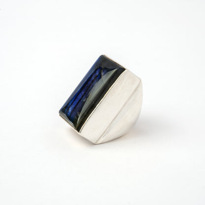 Hallmarked Silver Ring with stunning Labradorite