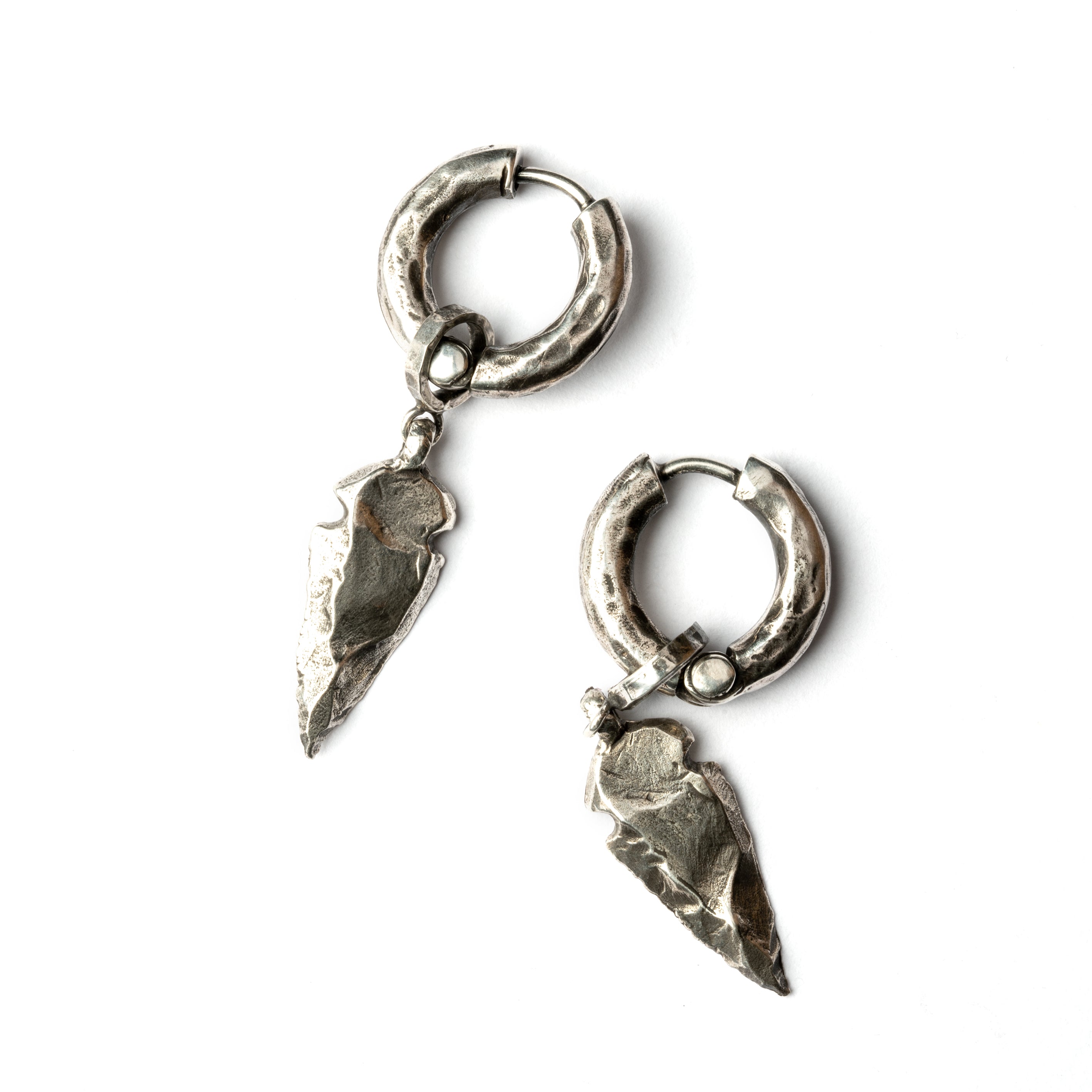 Hammered-Silver-Arrow-Pendant-Earrings_S_1