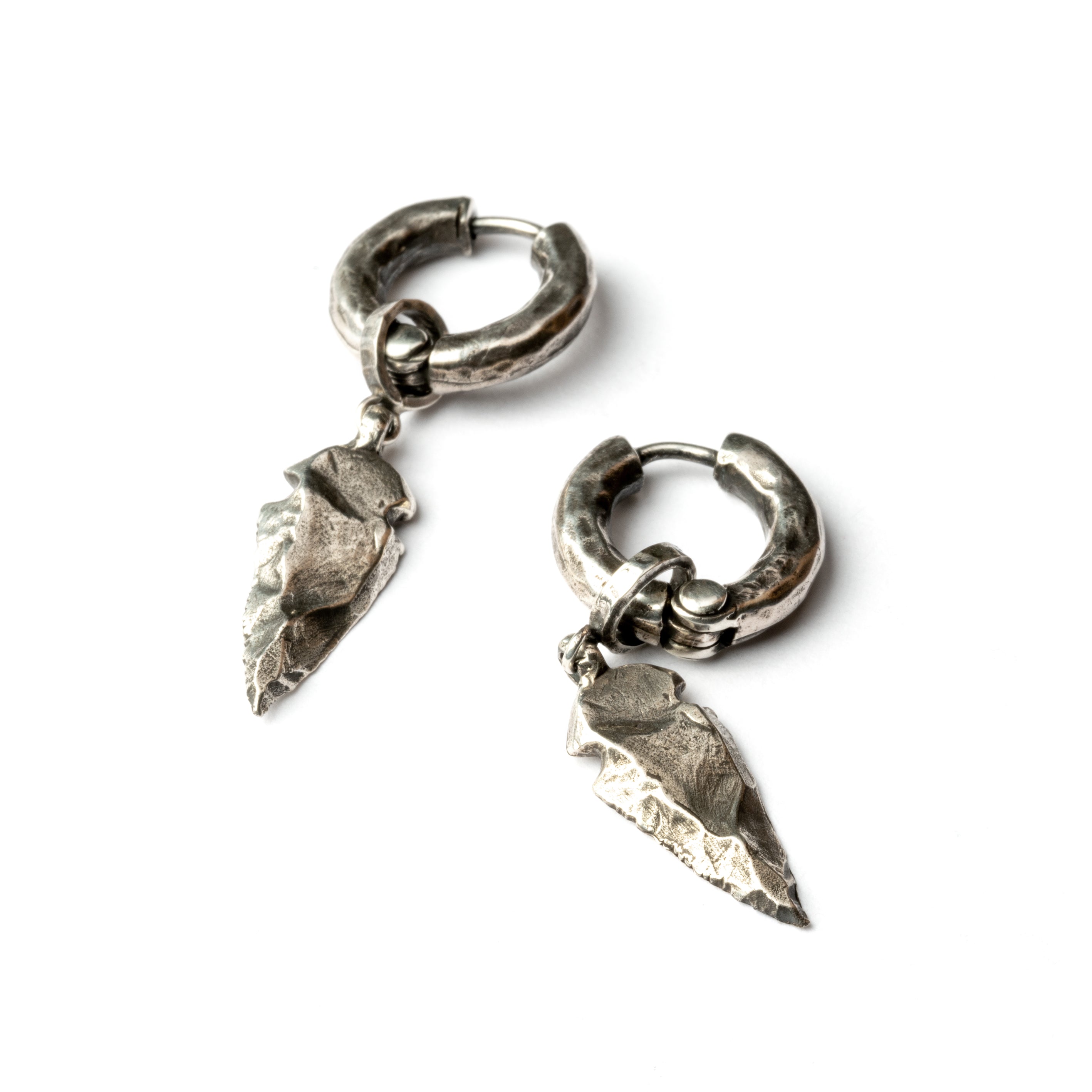 Hammered-Silver-Arrow-Pendant-Earrings_S_3