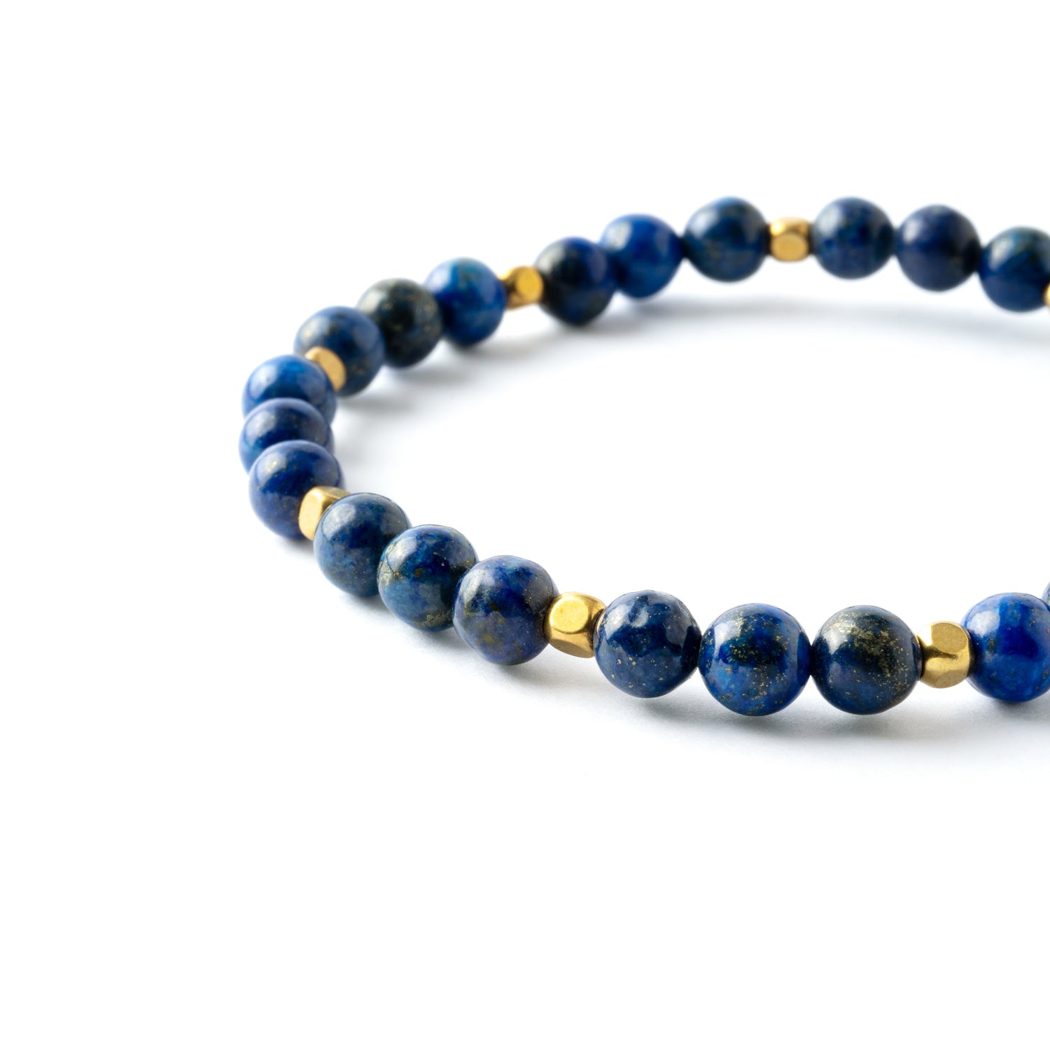 Lapis Lazuli beads bracelet with interlocking petite squared golden brass beads close up view