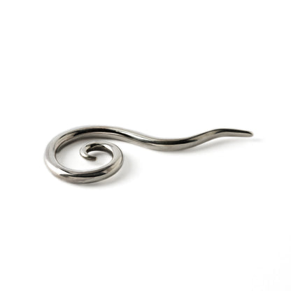 SINGLE SILVER LONG TAILED SPIRAL EAR STRETCHER HANGER FRONT SIDE VIEW