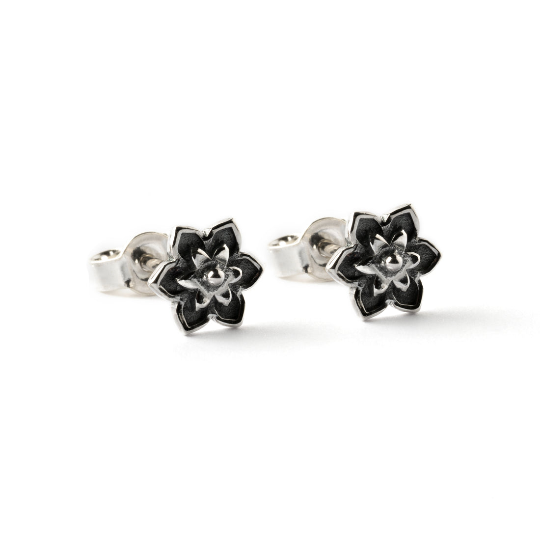 Narcissus-silver-stud-earrings_1