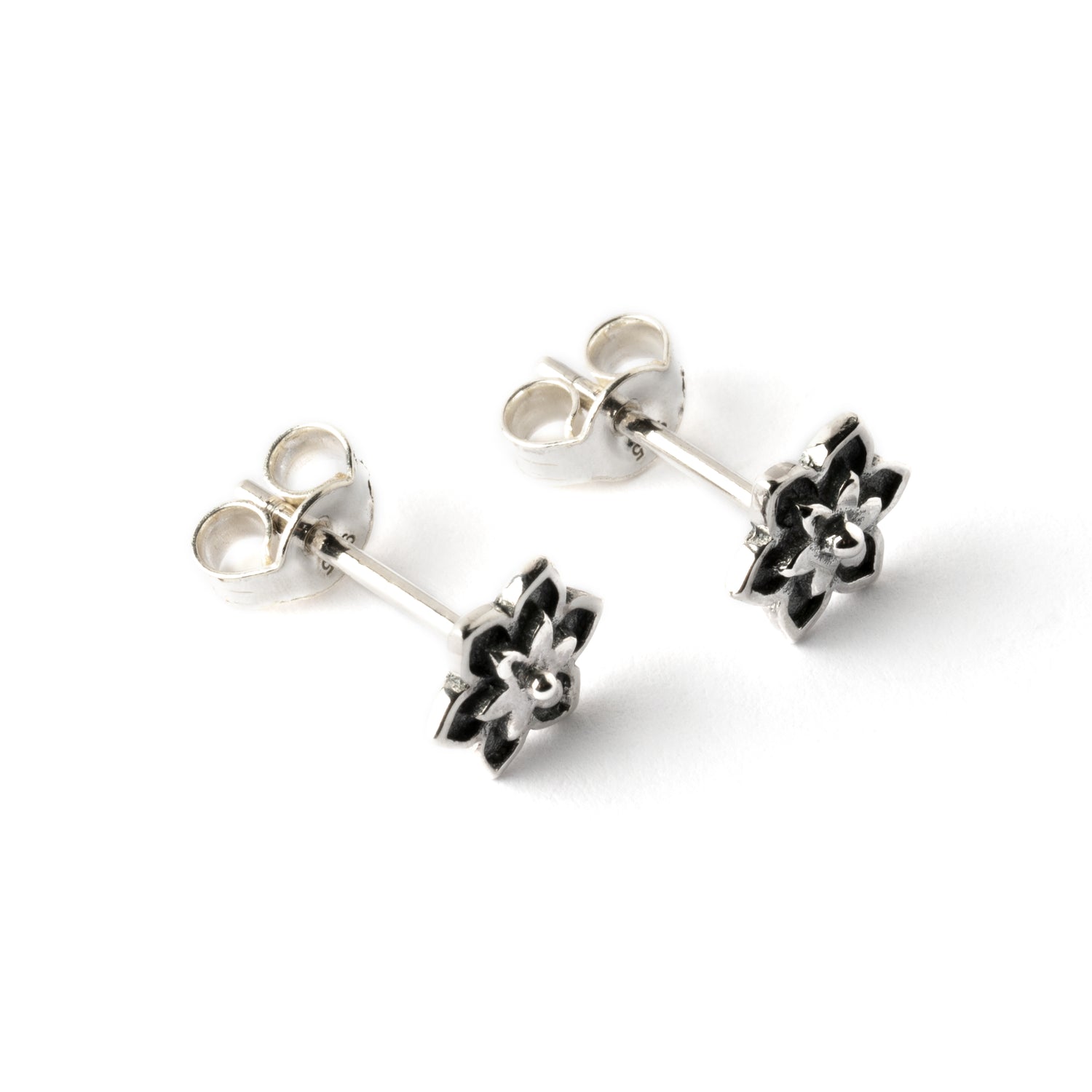 Narcissus-silver-stud-earrings_2