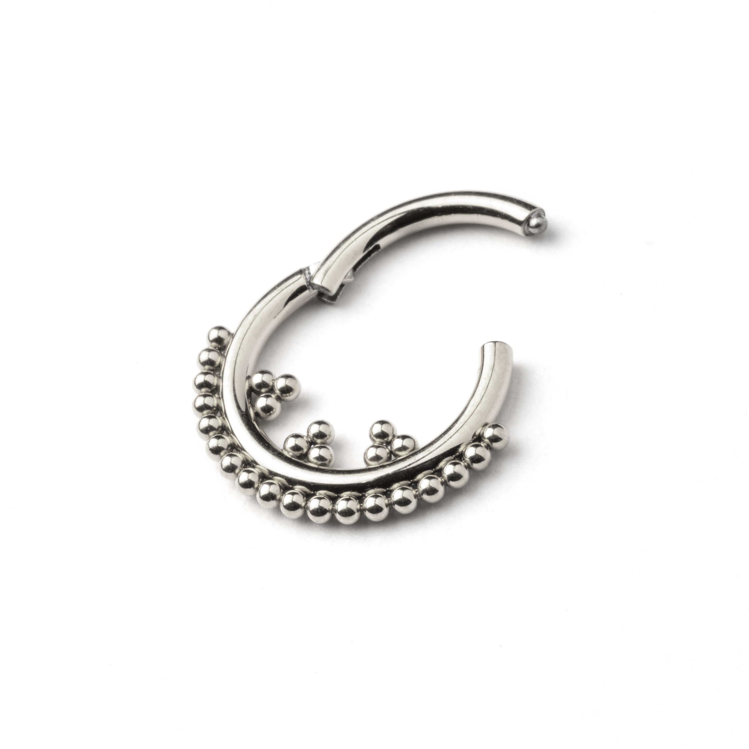 Orbit surgical steel septum clicker with dots ornaments closure view