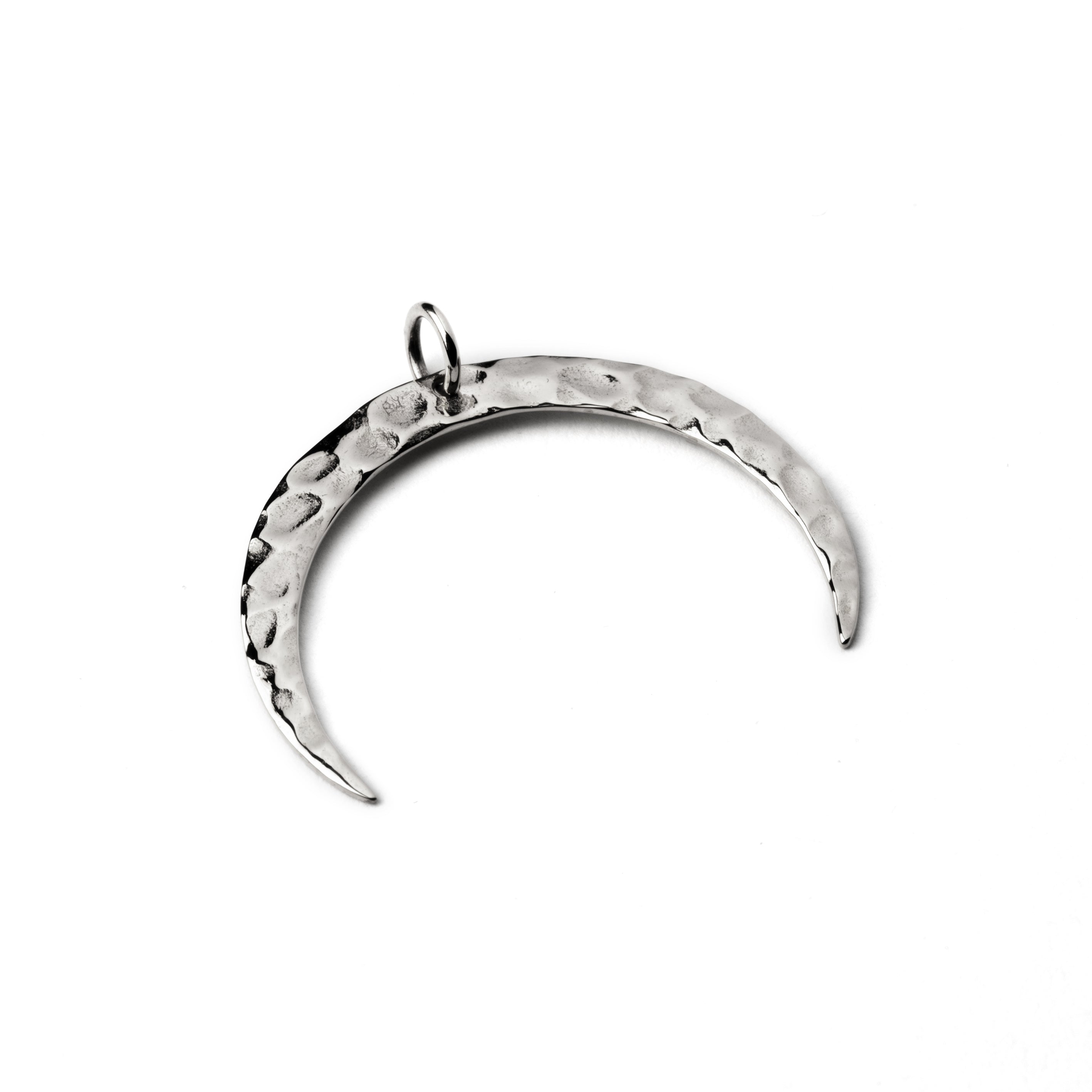 Silver-hammered-crescent-moon-pendant_3