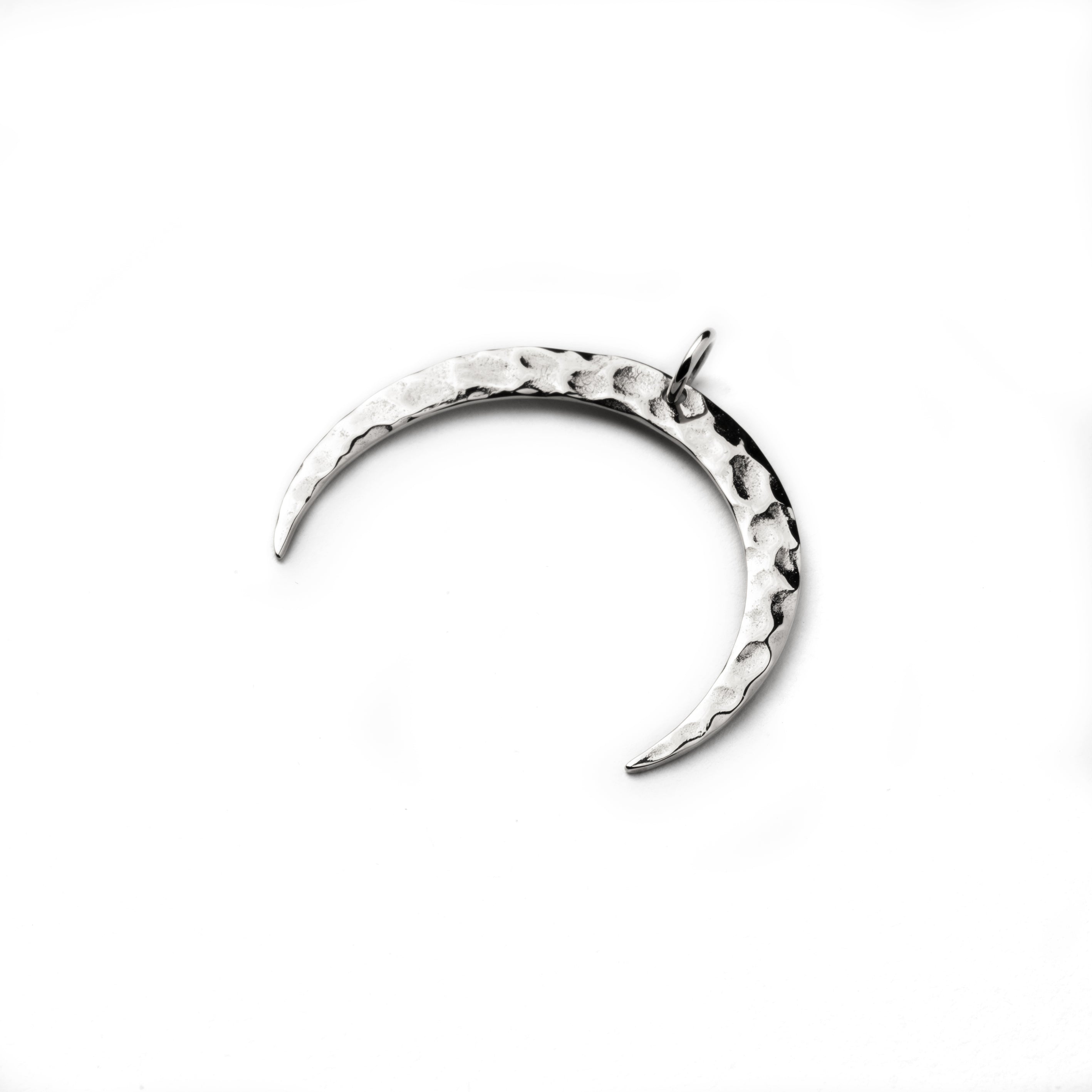 Silver-hammered-crescent-moon-pendant_4