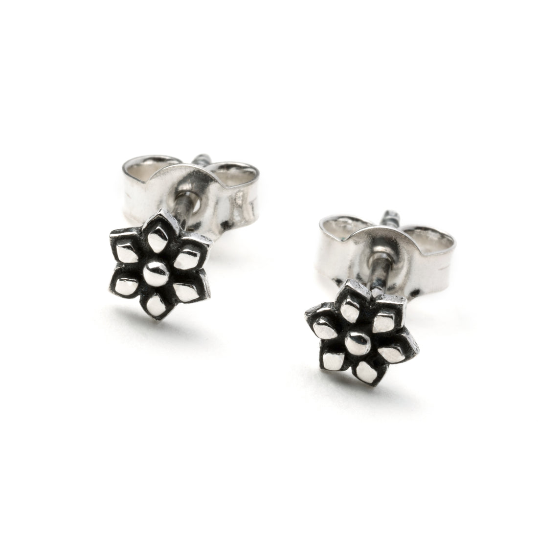 Silver-Flower-Stud-Earring_3