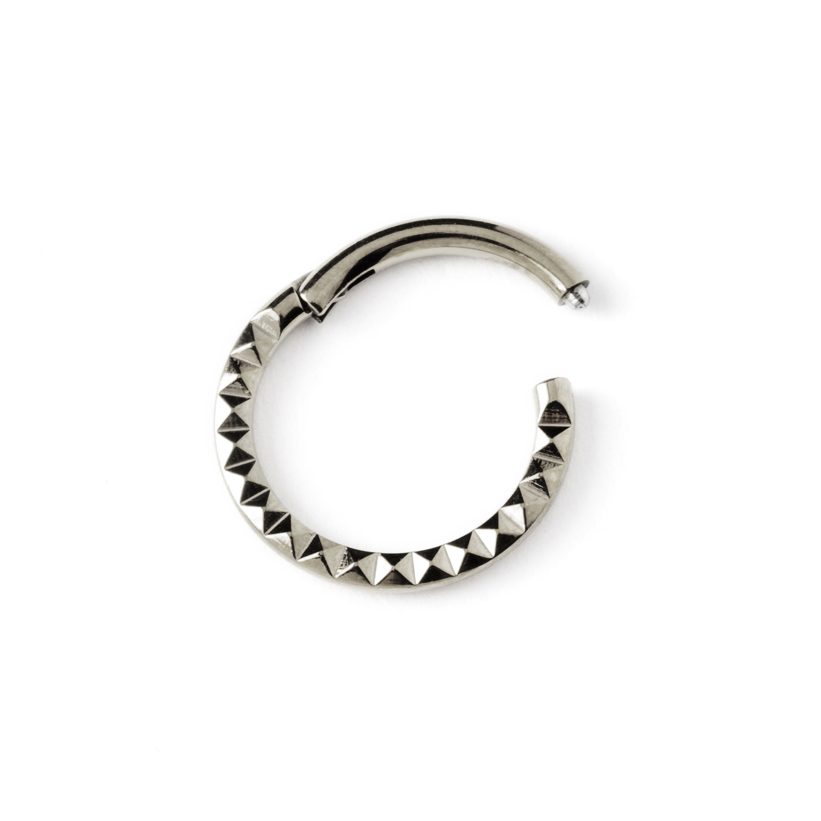 Giza surgical steel clicker ring with 3d pyramid patter closure view 