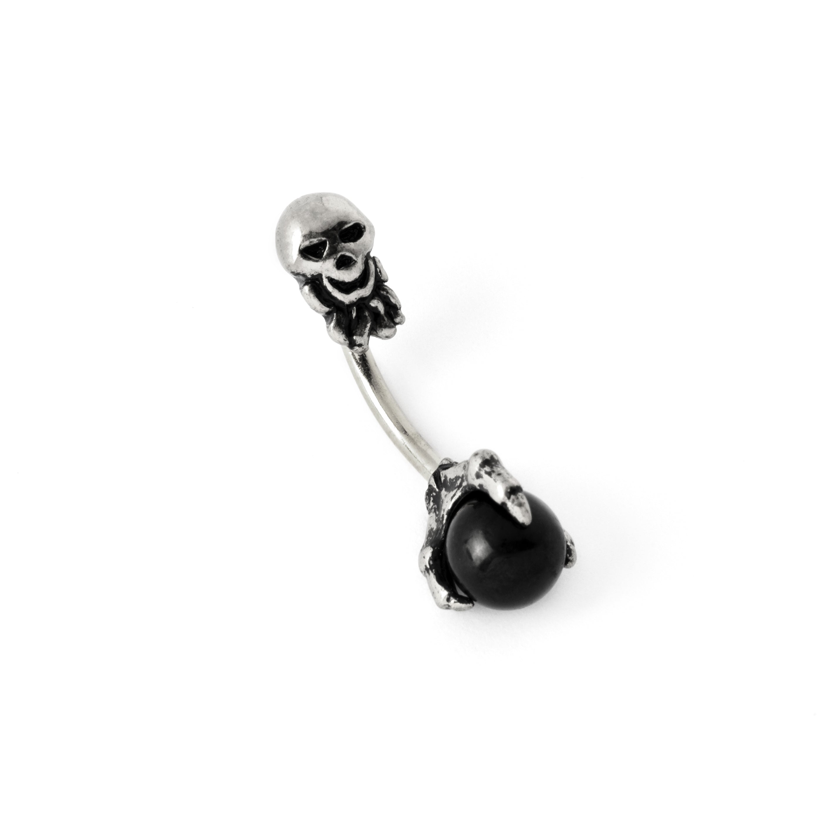 Skull nose store piercing