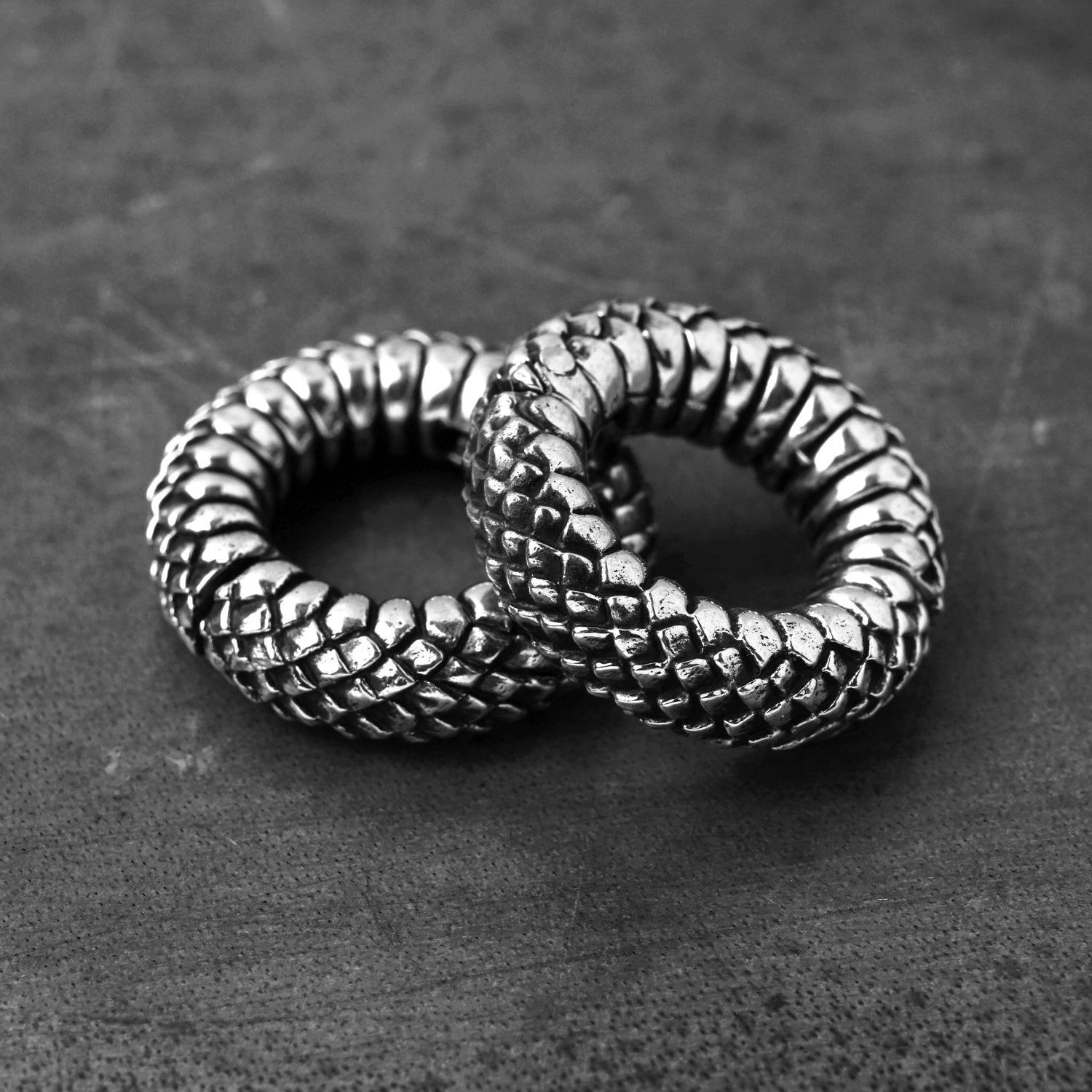 Snakes-skin-silver-weights-collection