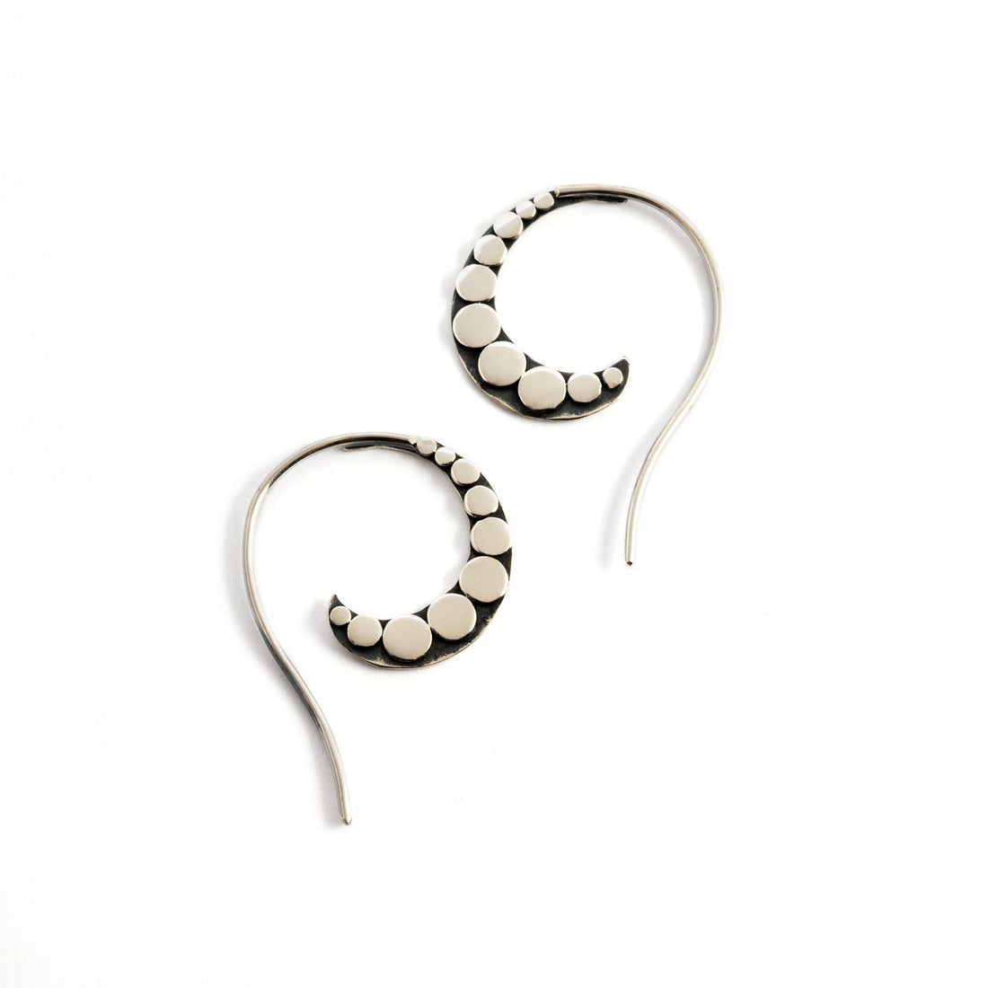 Spiral wire earrings with circles