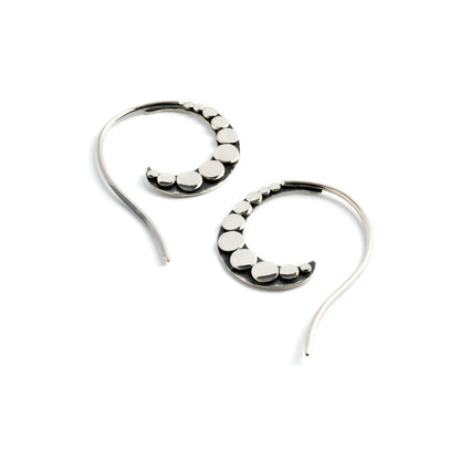 Spiral wire earrings with circles