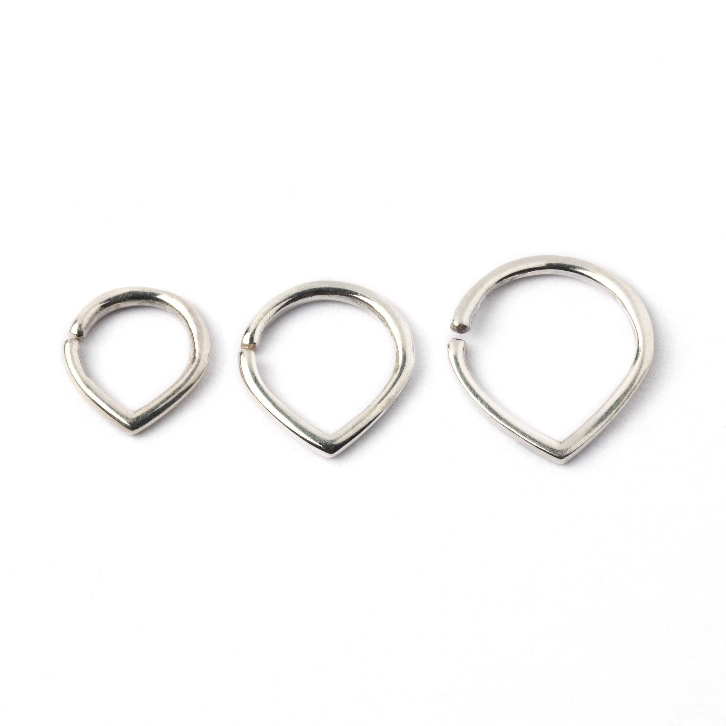 6mm, 8mm, 10mm Silver teardrop septum rings frontal view