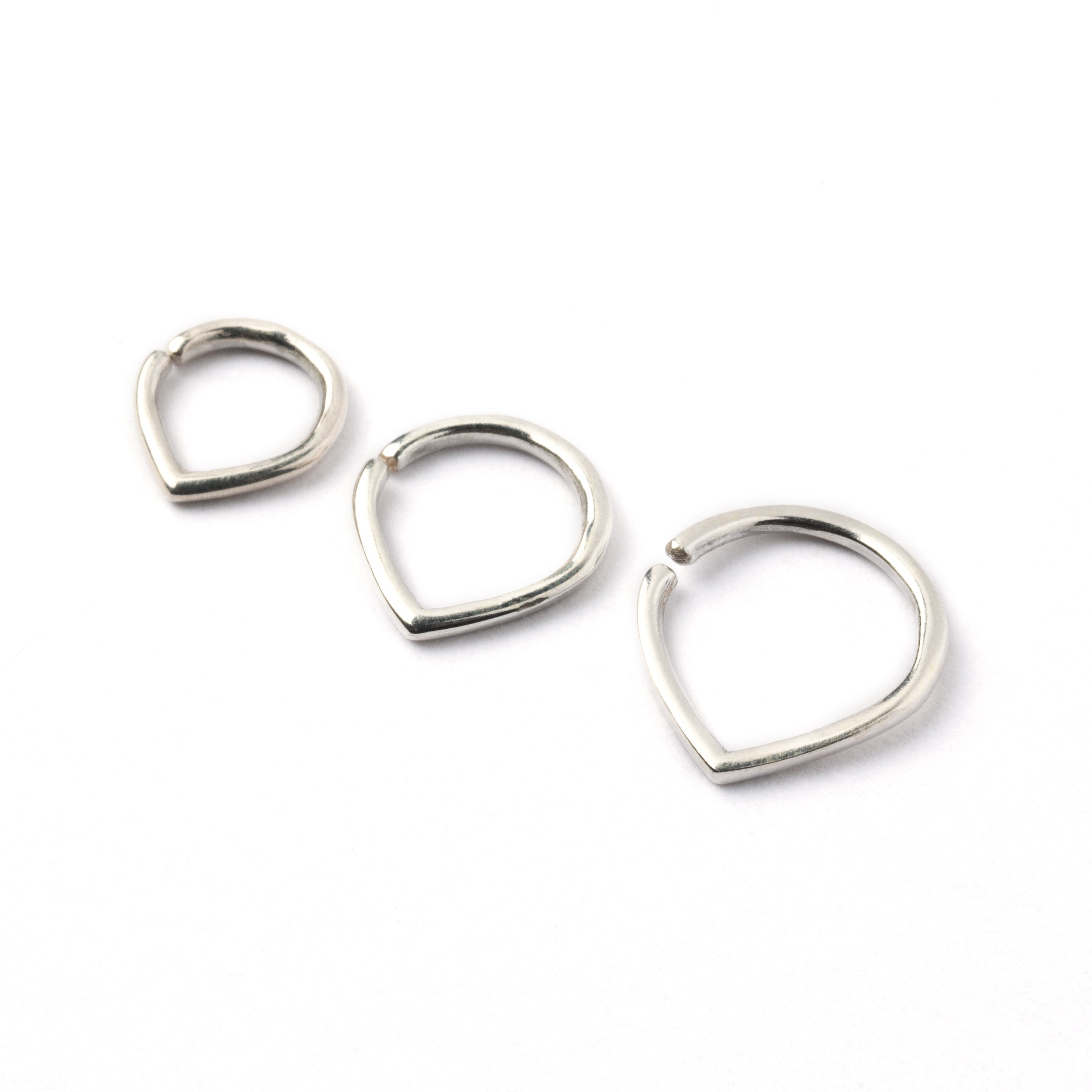 6mm, 8mm, 10mm Silver teardrop septum rings side view