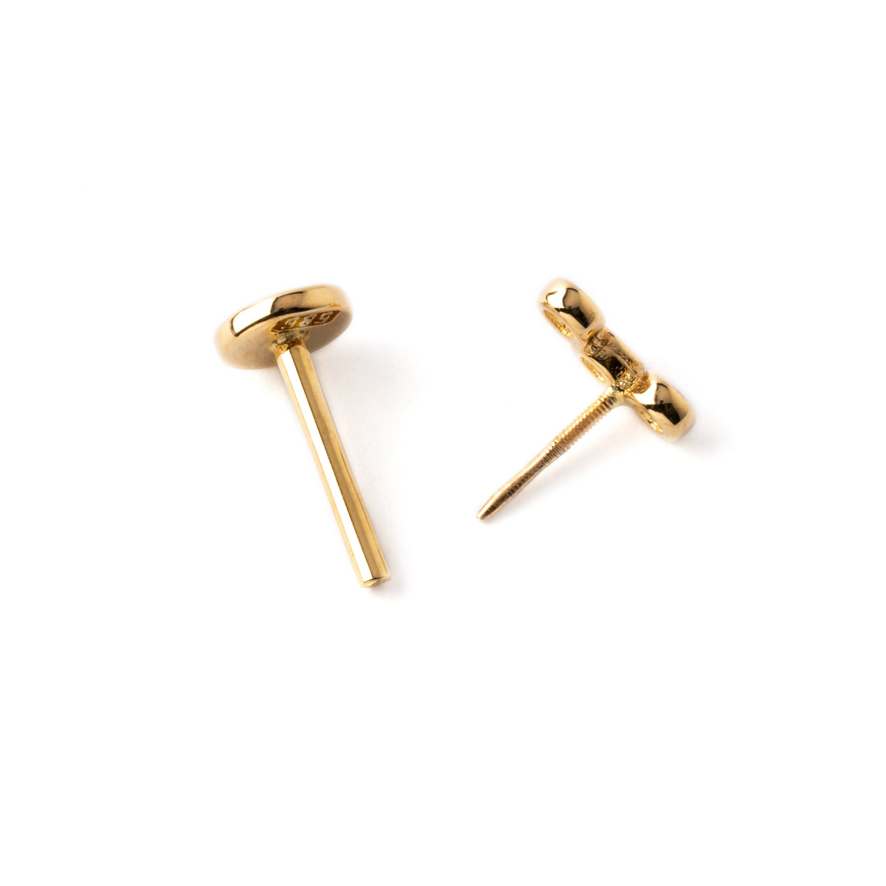 14k Gold labret with three Cubic Zirconias internally threaded closure view
