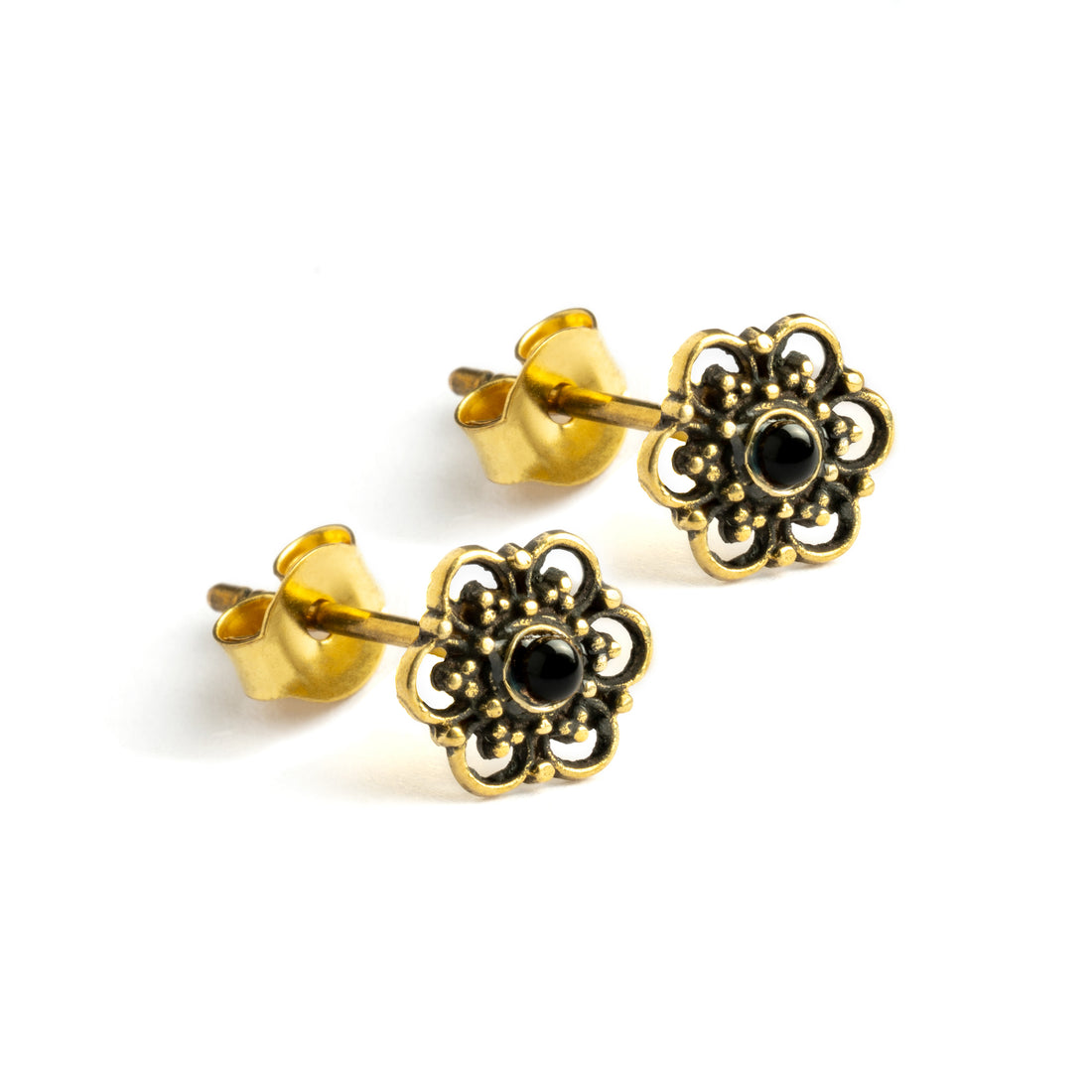 brass-flower-stud-earrings-with-black-onyxe_1
