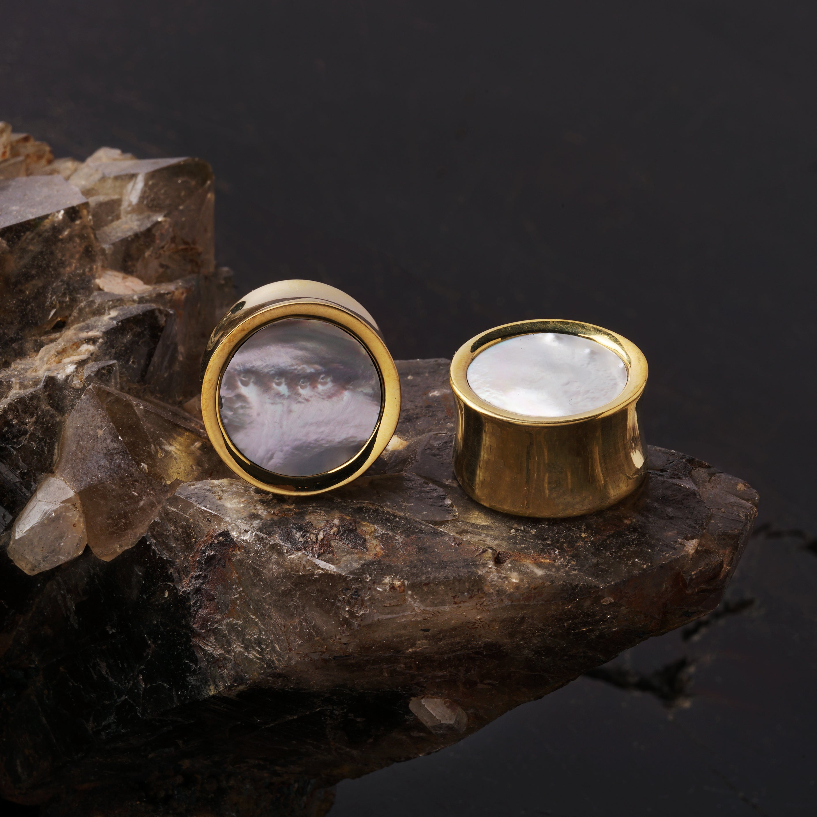 pair of Golden plug earring with Mother of Pearl for stretched ears