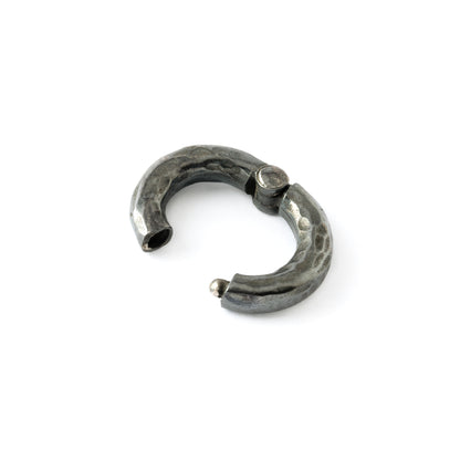 4mm hammered black silver hoop hinged segment view