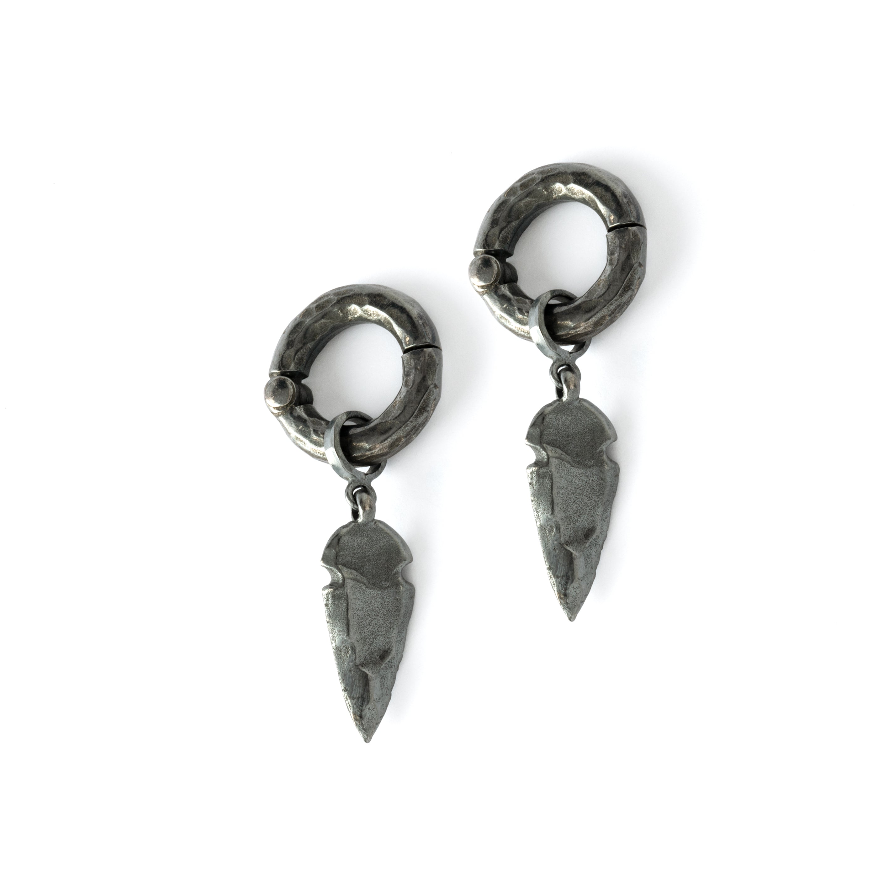 pair of 4mm black silver arrowhead hangers frontal view